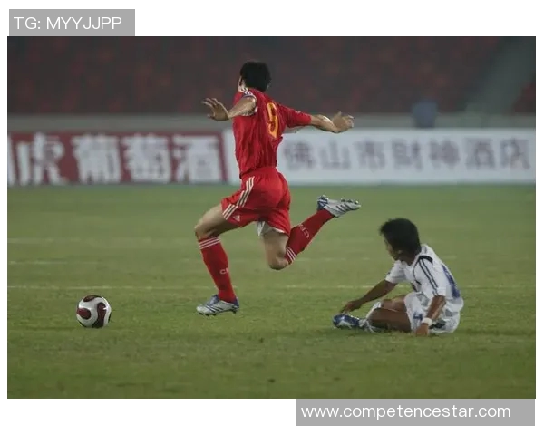 踢足球的明星们展现帅气风采的真实照片合集